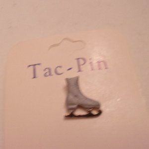 NWT ICE SKATE BROOCH/PIN. TUB1-5